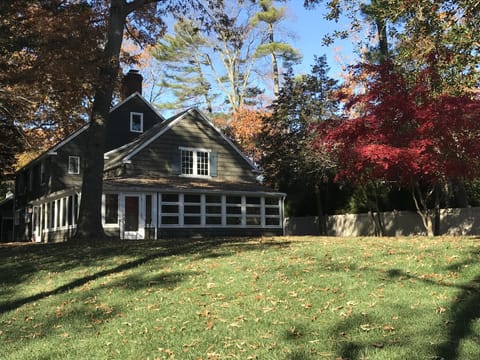The lush lawn leads down to Lake Gerar and is perfect for picnics and games.