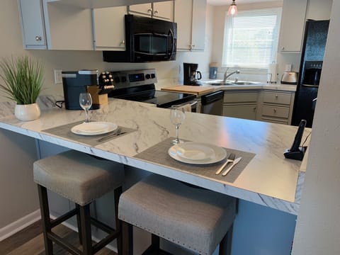 Chat to the chef from comfortable stools!