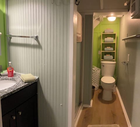 1st floor , full bathroom