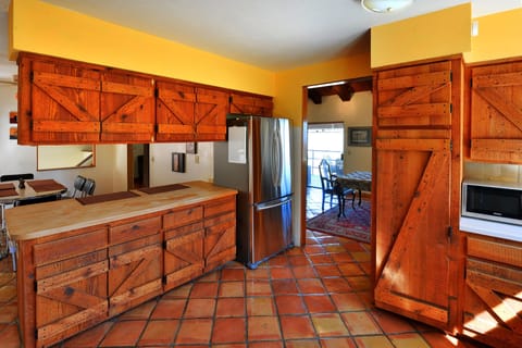 kitchen/dining entry