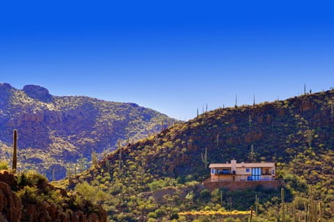 Tucson Mountain Retreat
Stunning 360 views