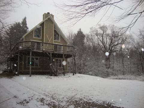 5 Bedroom Ski Chalet minutes from Okemo and downtown Ludlow!Exterior recent pic!