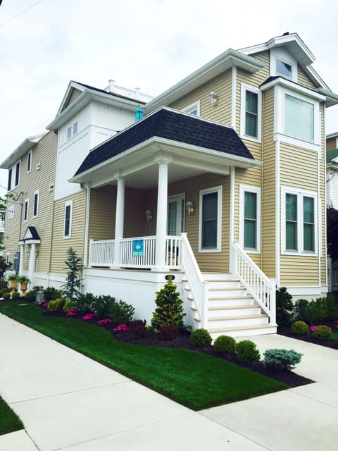1548 Central is located on the corner of 16th & Central in the heart of OCNJ