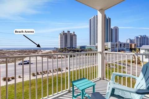 Grand Beach 304 Gulf Shores, Alabama. 1 bedroom 1 bathroom Hallway bunks. Managed by Island Rentals