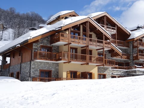 4* Residence located on the skirun