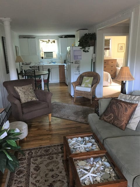 Coming in the front door view.