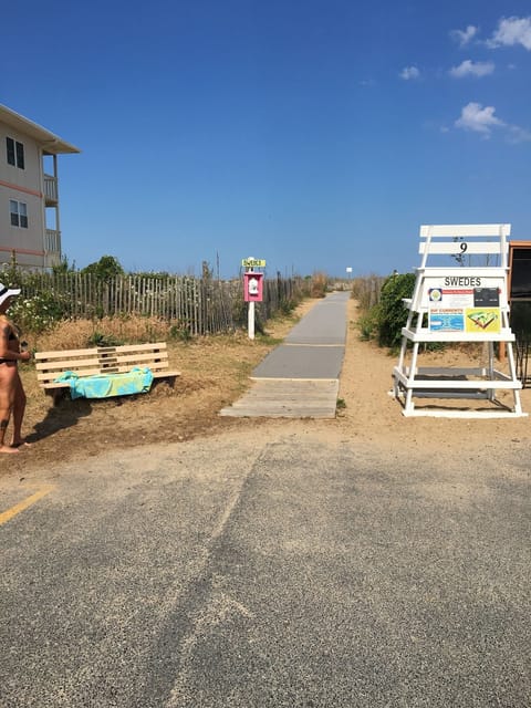 100 steps to the beach access!



