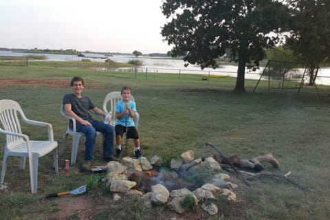 Grill Pit for fun. Backyard with beautiful views of the Lake Leon.