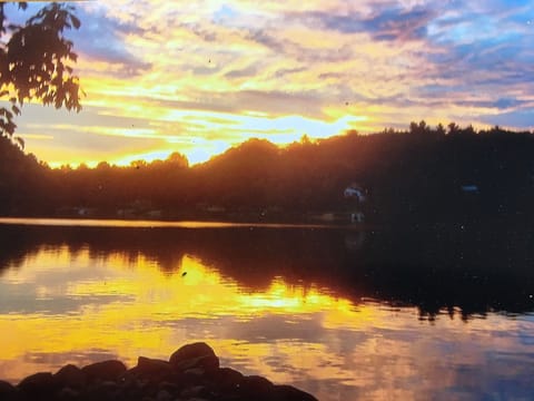 Stunning sunsets from the beach, dock or sunporch 