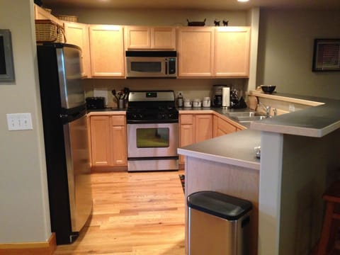 Coffee grinder, coffee maker, toaster, cuisinart, AND popcorn popper!