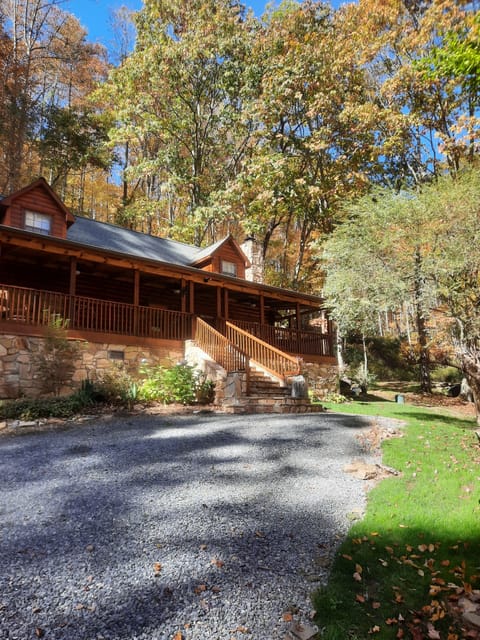Elk Falls cabin during autumn - VRBO 1520393