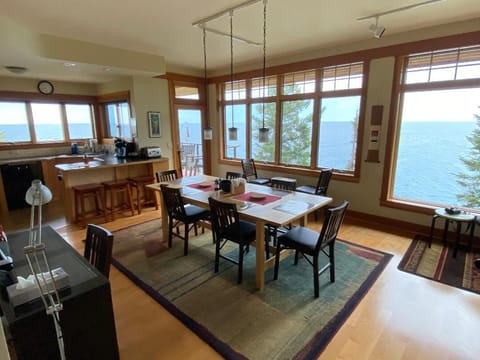 dining room with table that adjusts for number of guests