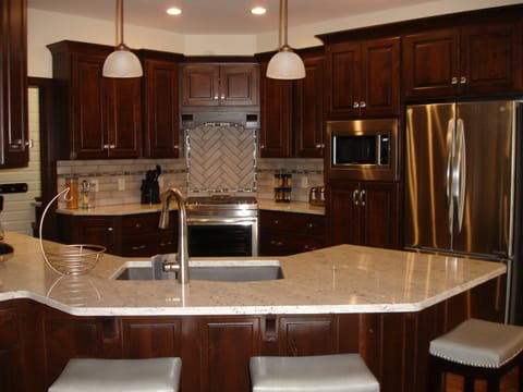 Large kitchen with peninsula snack bar area
