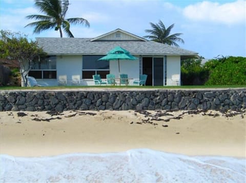 Hale Kai Ewa faces the beach!! 