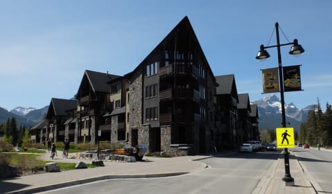 Rundle Cliffs Lodge