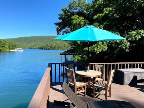 Beautiful mountain view from large Upper Deck!
