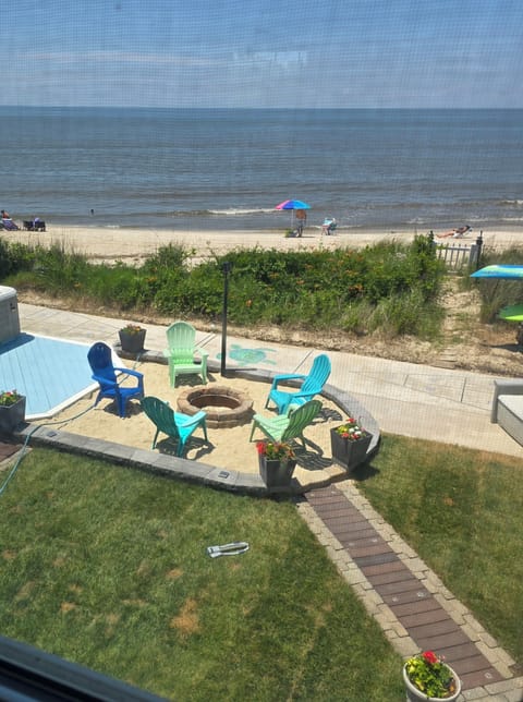 Beachfront paradise -- your perfect getaway awaits! 