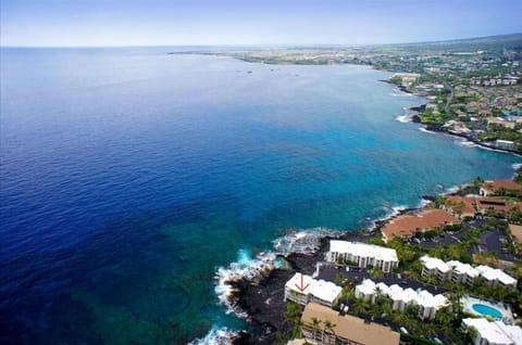 Located on a Lava Rock point (red arrow), just a 15 minute walk to Kailua-Kona!