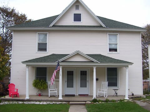 Unit for rent is on the right!