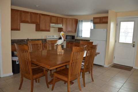 Kitchen/Dining Room (1)