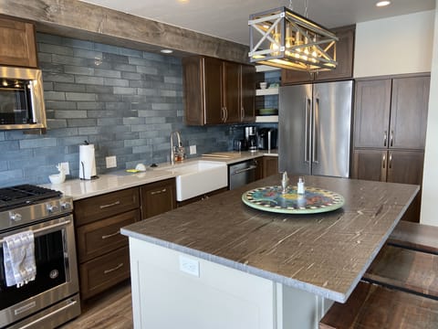 Fully equipped kitchen- cook fantastic meals together!