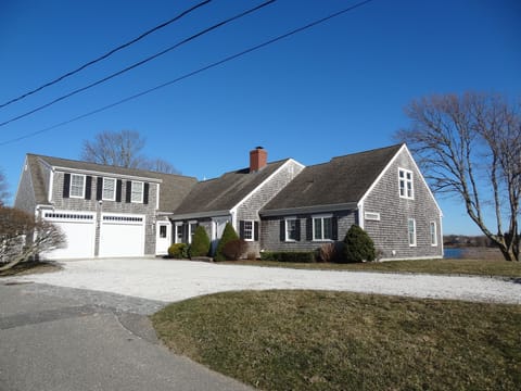 Beautiful Cape house on Oyster Pond