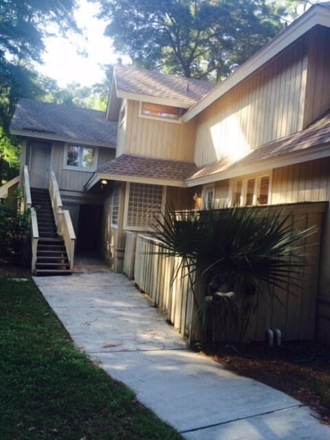 Auxillary Private Entrance to 2nd floor