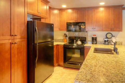 Fully Stocked Kitchen, Just Bring Your Food & Drink!