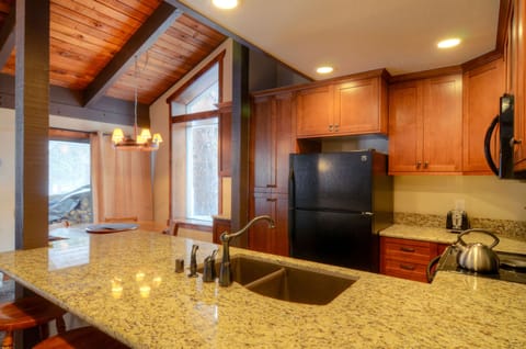 Granite Counters, Dishwasher, Oven, Cooktop, Microwave, Fridge & Freezer.