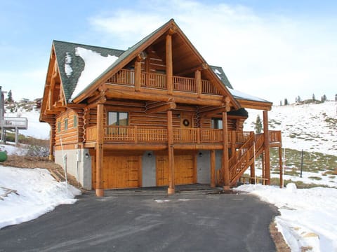 The Kodiak Lodge Ski In Ski Out at Tahoe Donner