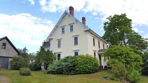 Seal Cove Farmhouse, a waterfront property next to Acadia National Park