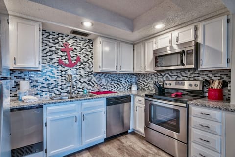 Kitchen with everything you need to cook a meal!
