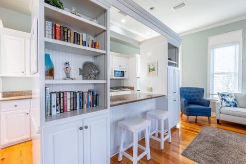 Breakfast Island open to living area