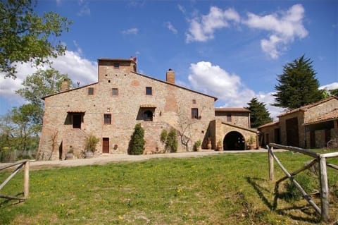 Il Berneto - Front View