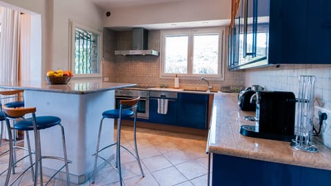 Gourmet, eat-in kitchen