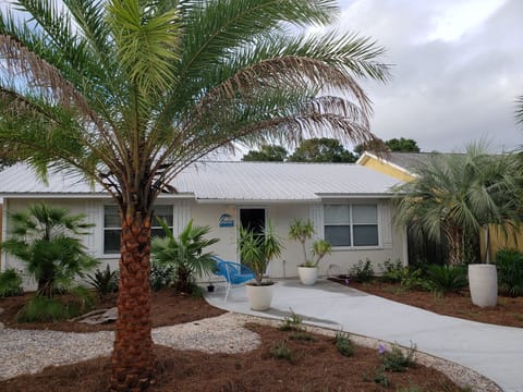 Located in quiet residential neighborhood short walk to the beach.
