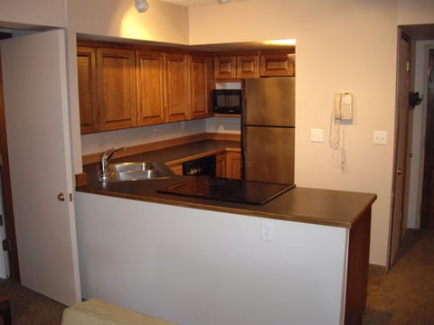 Full kitchen. Close enough to the slopes to come in for lunch.