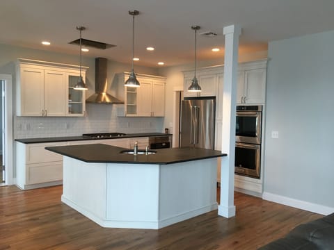 Gorgeous bright NEW  kitchen 