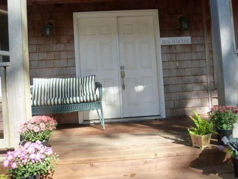 Front porch (1 of 2)