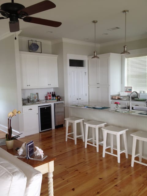 Ahh, the ice machine, everyone's favorite appliance! And, the wine cooler. 