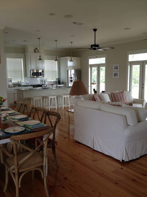 Set the table and get started. Plenty of room at both the table and island.