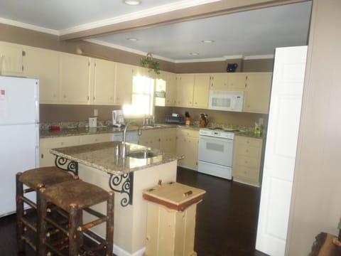 Fully equipped kitchen with dishwasher and electric stove