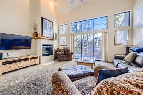 206VillagePointDrBreckenridgeCO-WebQuality-004-05LivingRoom