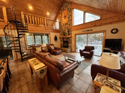 Large open living/dining great room.