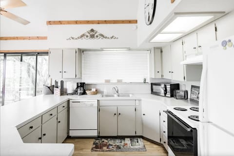 Kitchen: fully equipped kitchen, we also provide your first 2 rolls of paper towels, 6 trash bags, dish sponge, 10 dishwashing pods and liquid dish soap