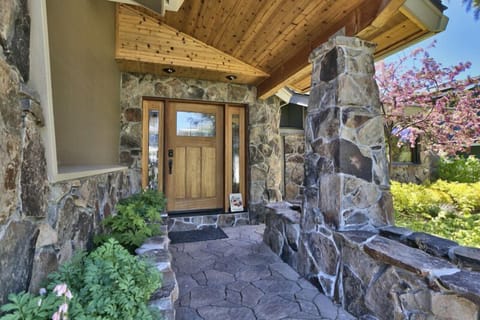 Beautiful and cozy entrance welcomes you!