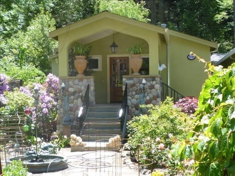 Inviting cottage style entrance.