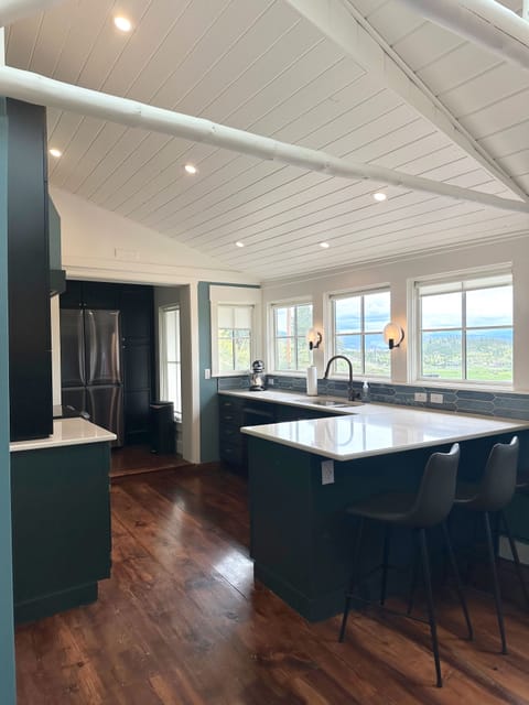 Open Kitchen with great views. 