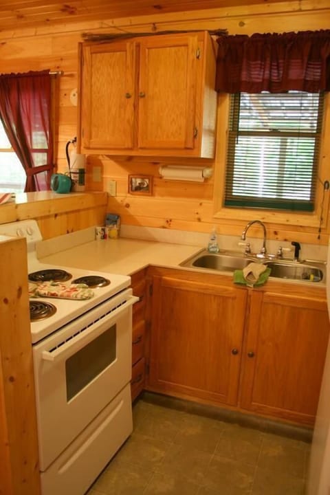 Wolfcreek Cabin Kitchen
