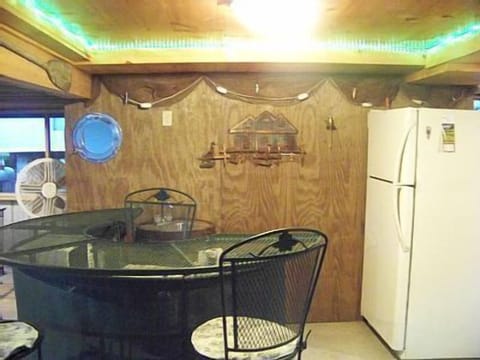 screened in basement with bathroom and wet bar